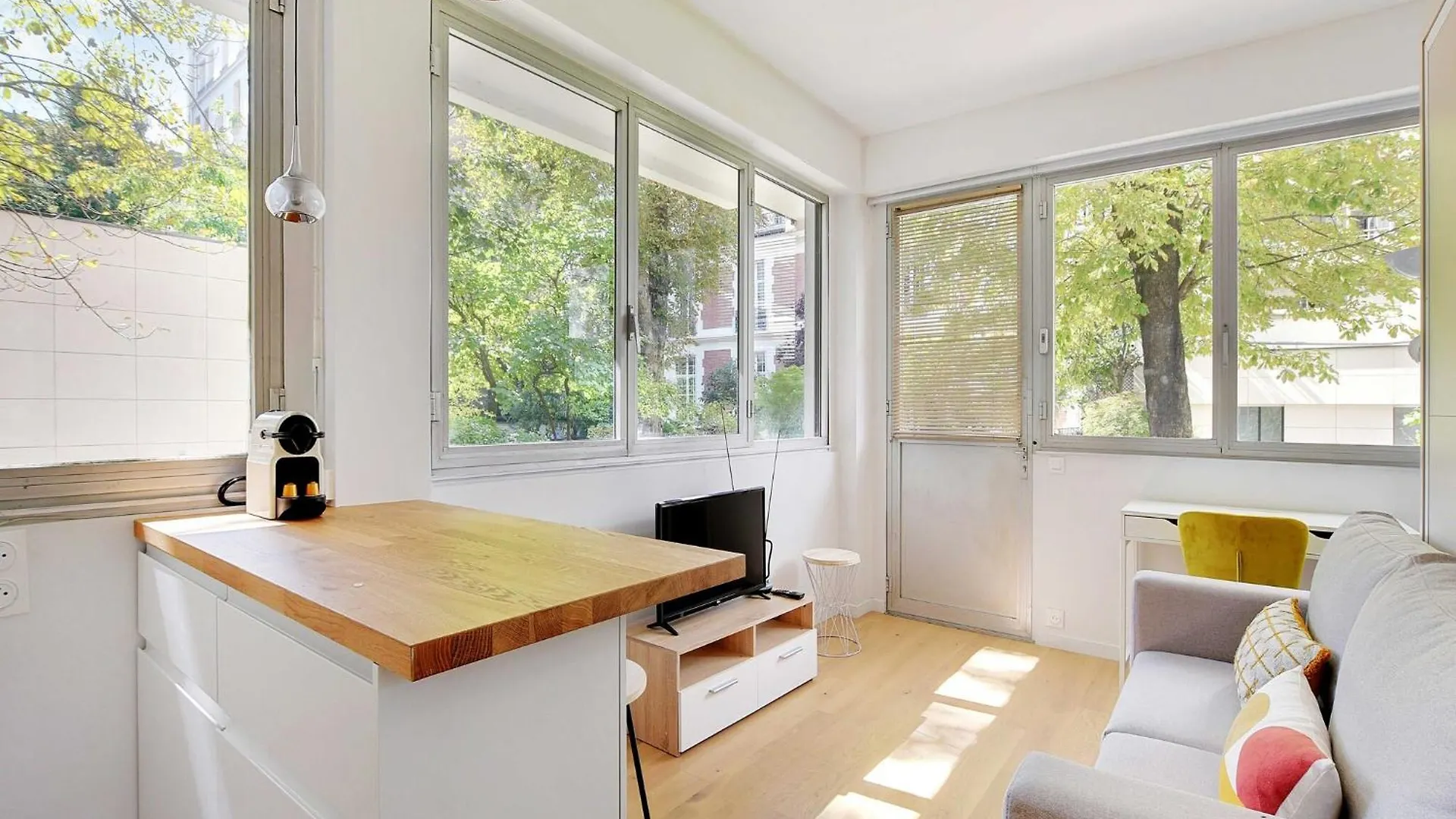 Apartment Quiet Studio - Victor Hugo Dauphine - Mobility Lease Paris France